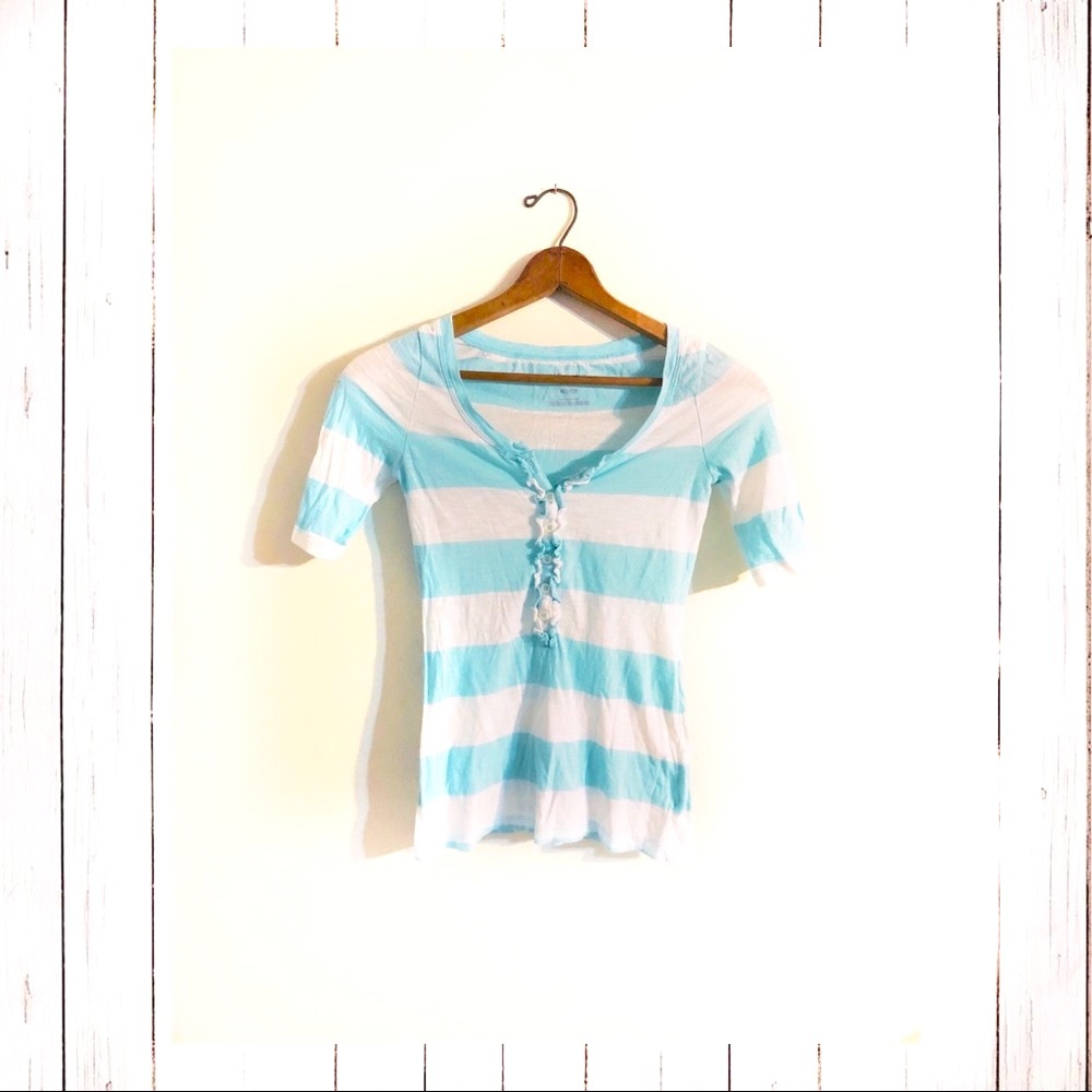 🌿{5 for $25}  Old Navy Baby Blue & White Top